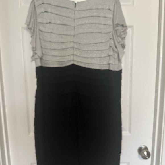 DRESS BARN plus size 20 holiday/wedding.Silver threaded top/black pleated bottom - Picture 4 of 6